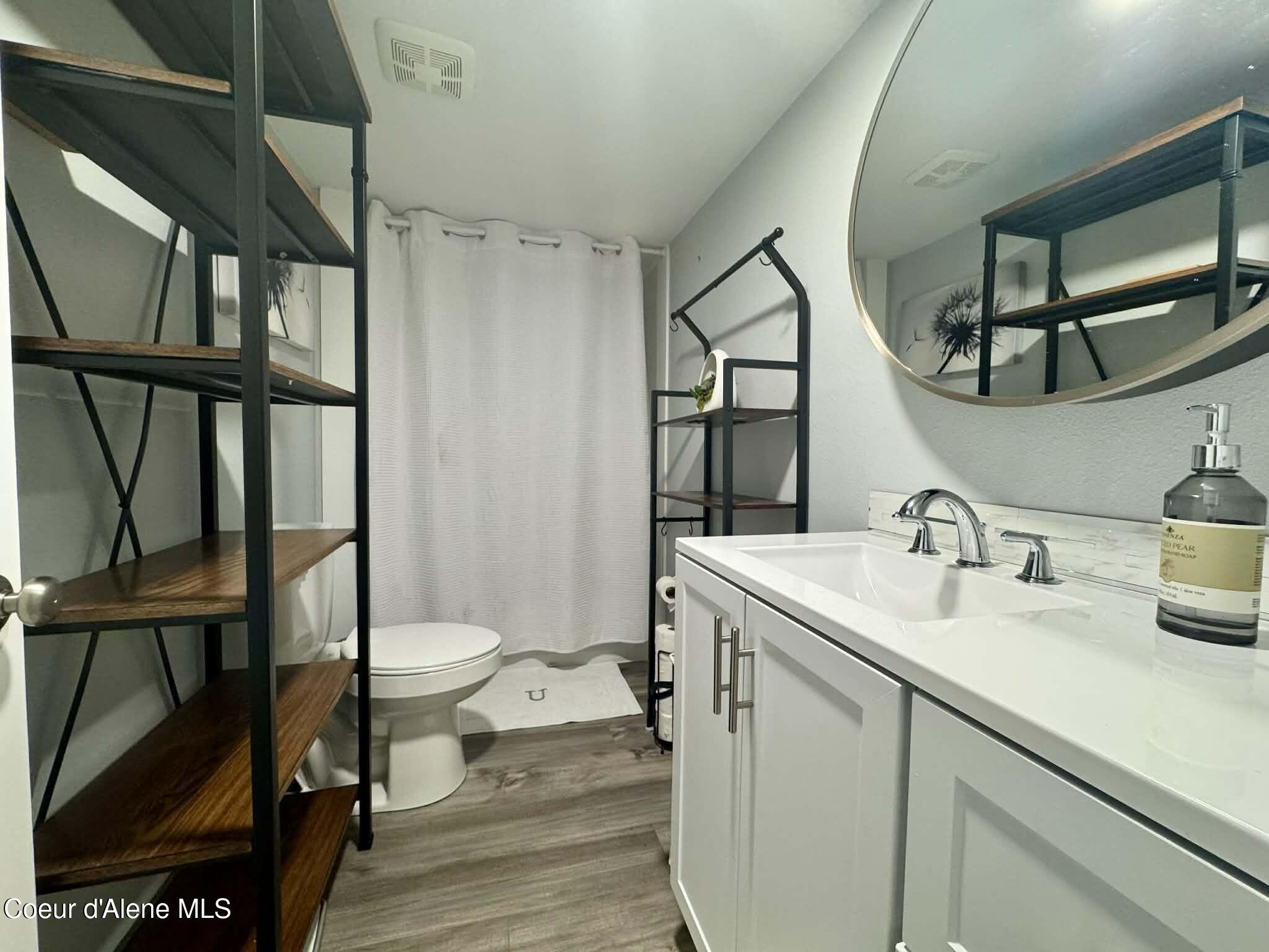 28 East Walrose Loop Hayden, ID 83835 - Photo 12 of 20 Bathroom