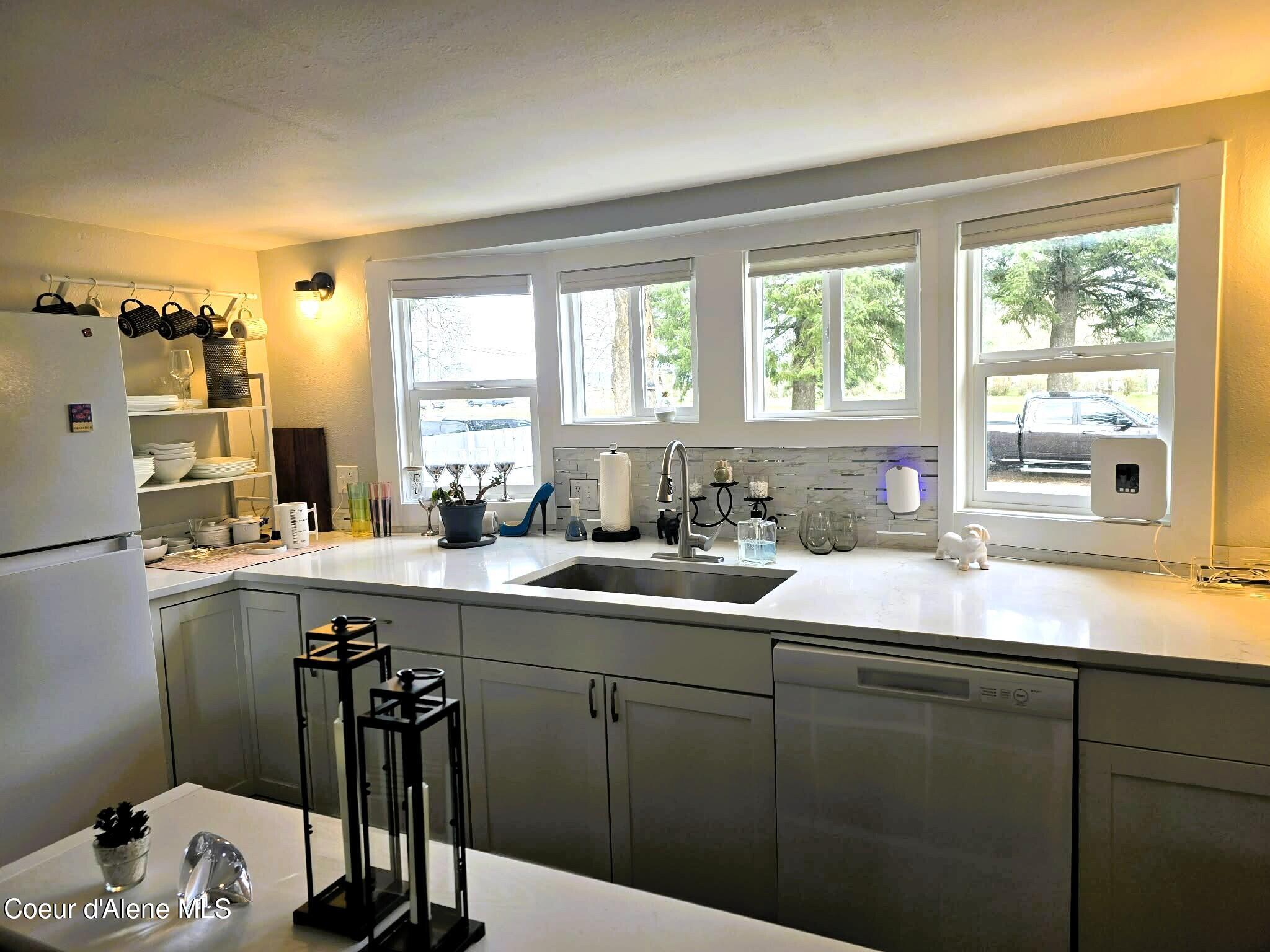 28 East Walrose Loop Hayden, ID 83835 - Photo 7 of 20 Kitchen