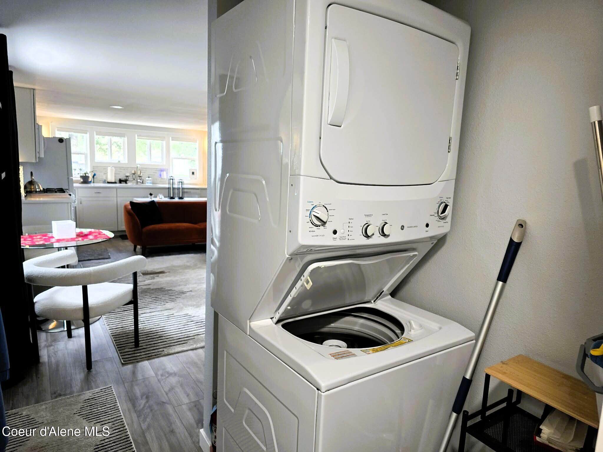 28 East Walrose Loop Hayden, ID 83835 - Photo 9 of 20 Washer/Dryer