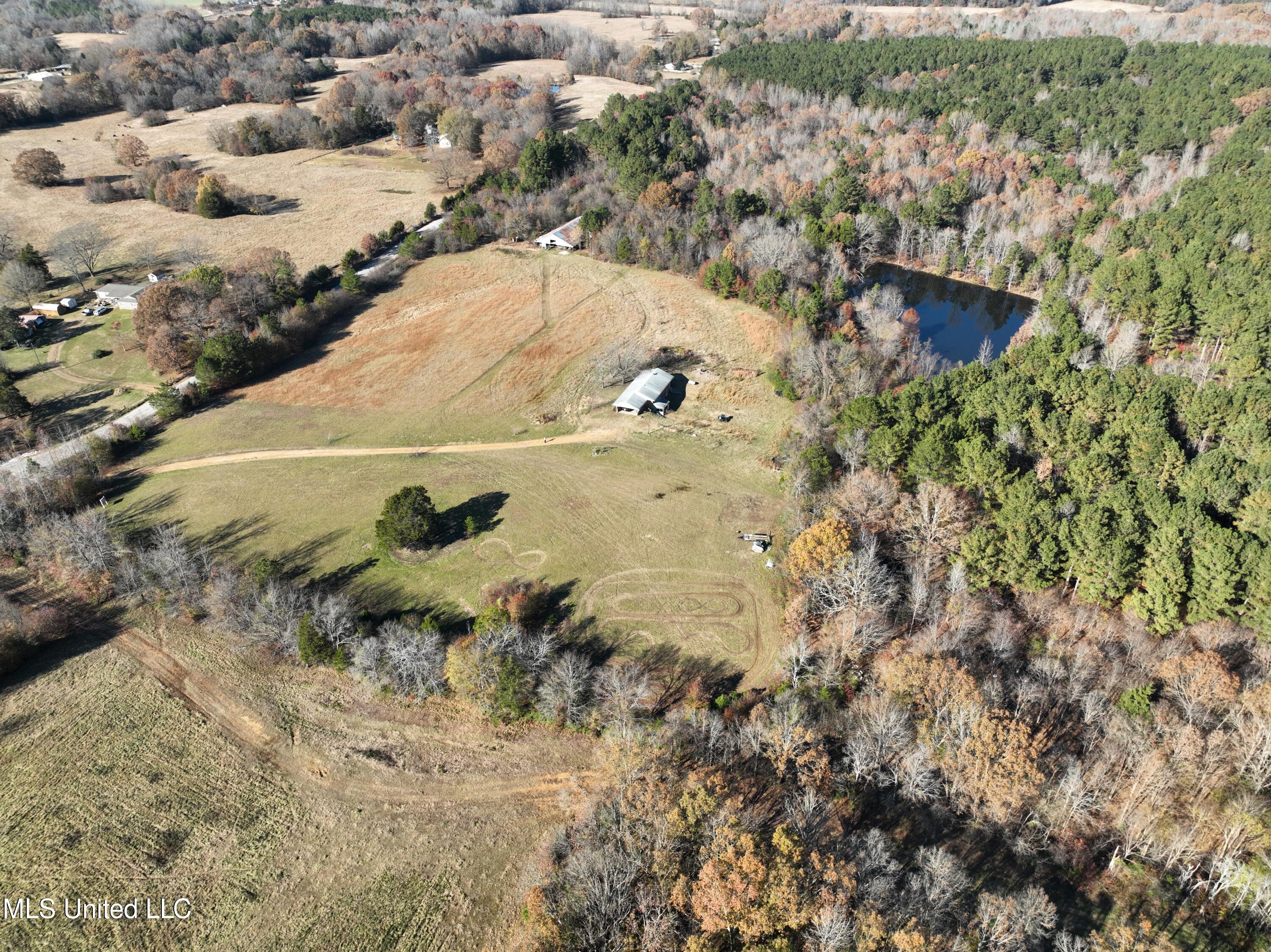 1019 Williams Road Byhalia, MS 38611 - Photo 1 of 33 16+ Acres. Home, Barn and Pond