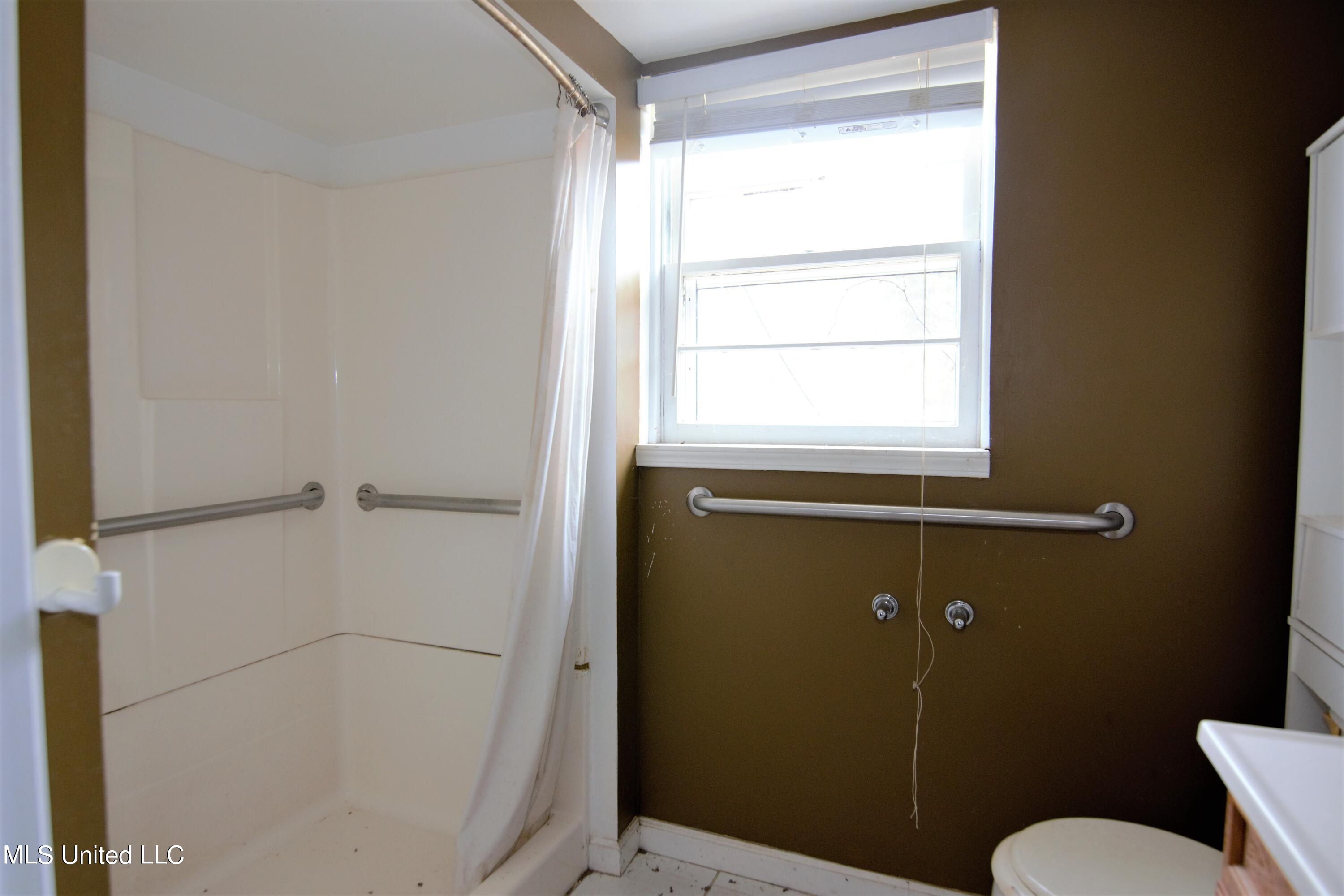 1019 Williams Road Byhalia, MS 38611 - Photo 28 of 33 Bathroom in finished basement