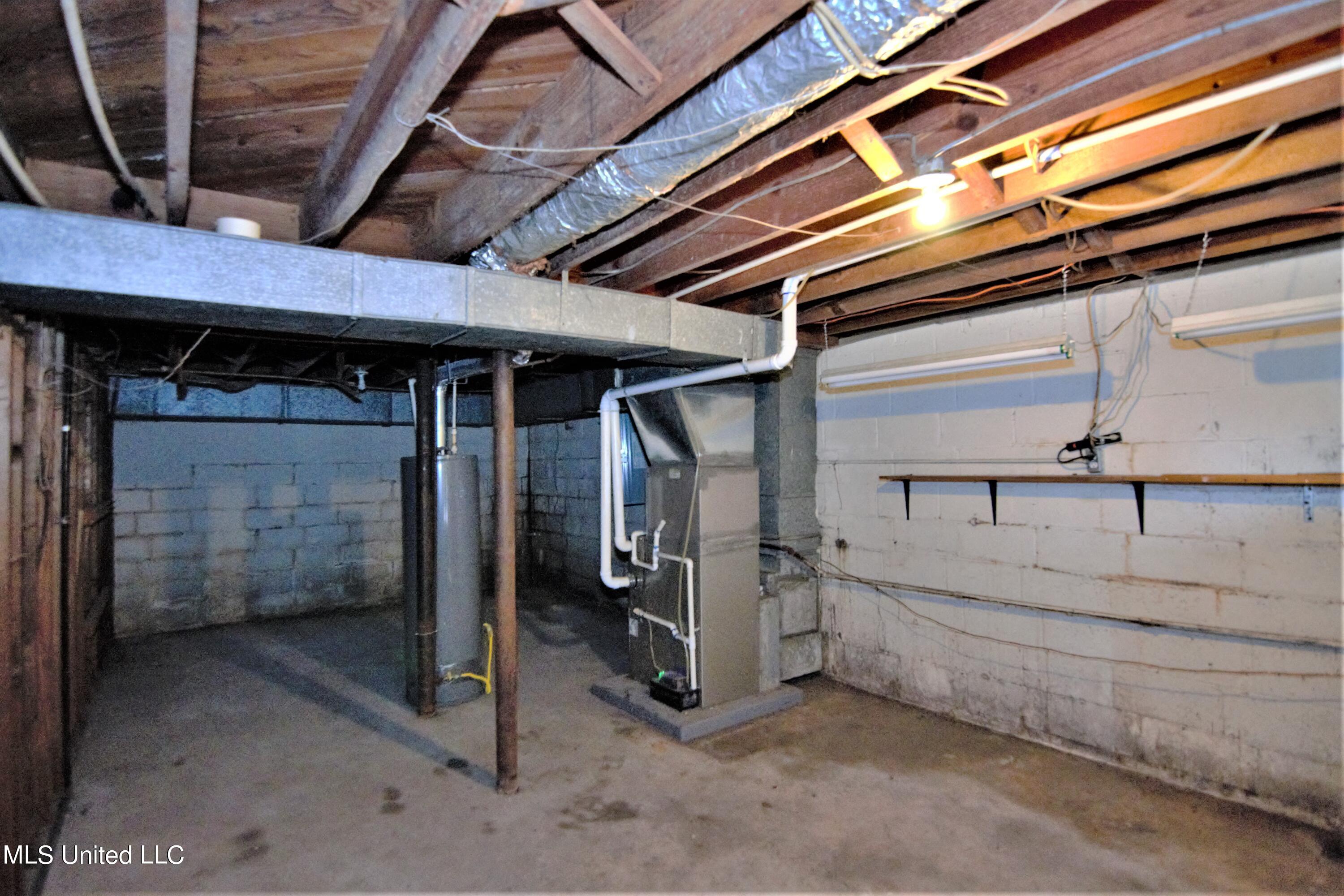 1019 Williams Road Byhalia, MS 38611 - Photo 29 of 33 Storage/workshop in unfinished basement