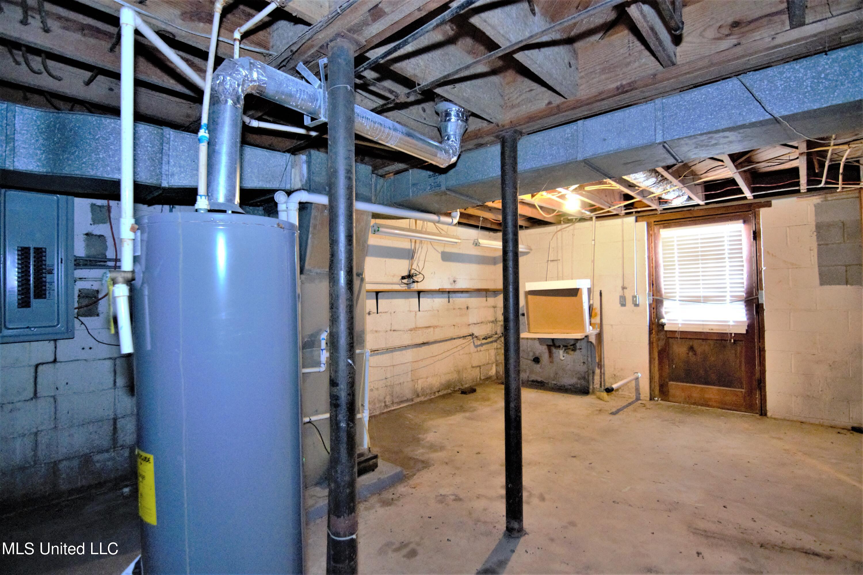 1019 Williams Road Byhalia, MS 38611 - Photo 30 of 33 Storage/workshop in unfinished basement