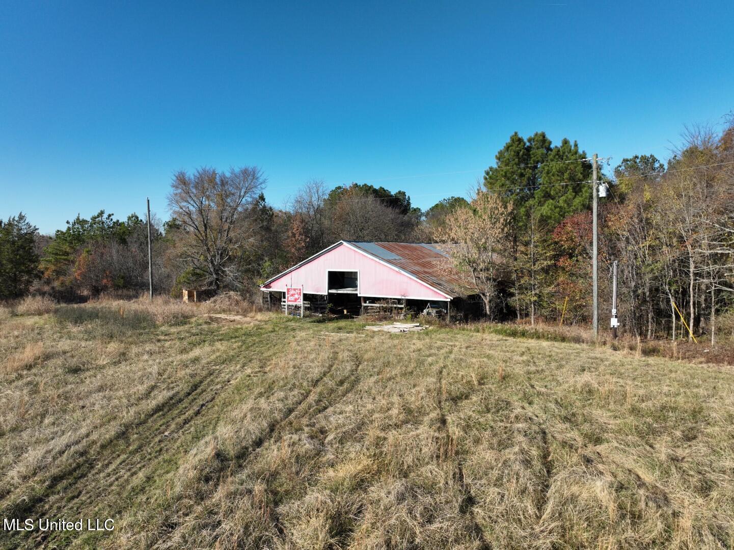 1019 Williams Road Byhalia, MS 38611 - Photo 5 of 33 Barn