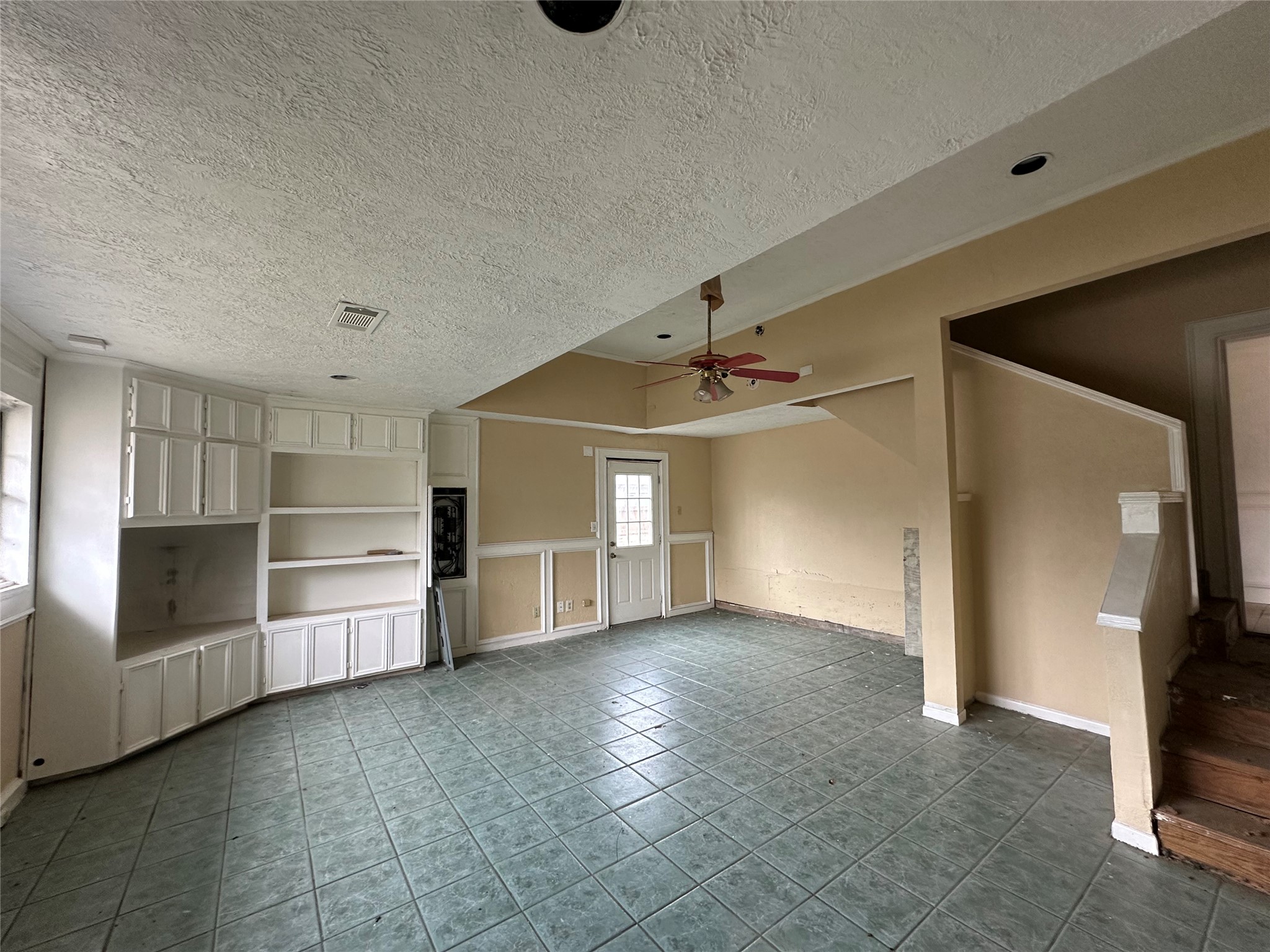 6121 Grace Lane Houston, TX 77021 - Photo 11 of 35 a view of a hallway with storage and utility room