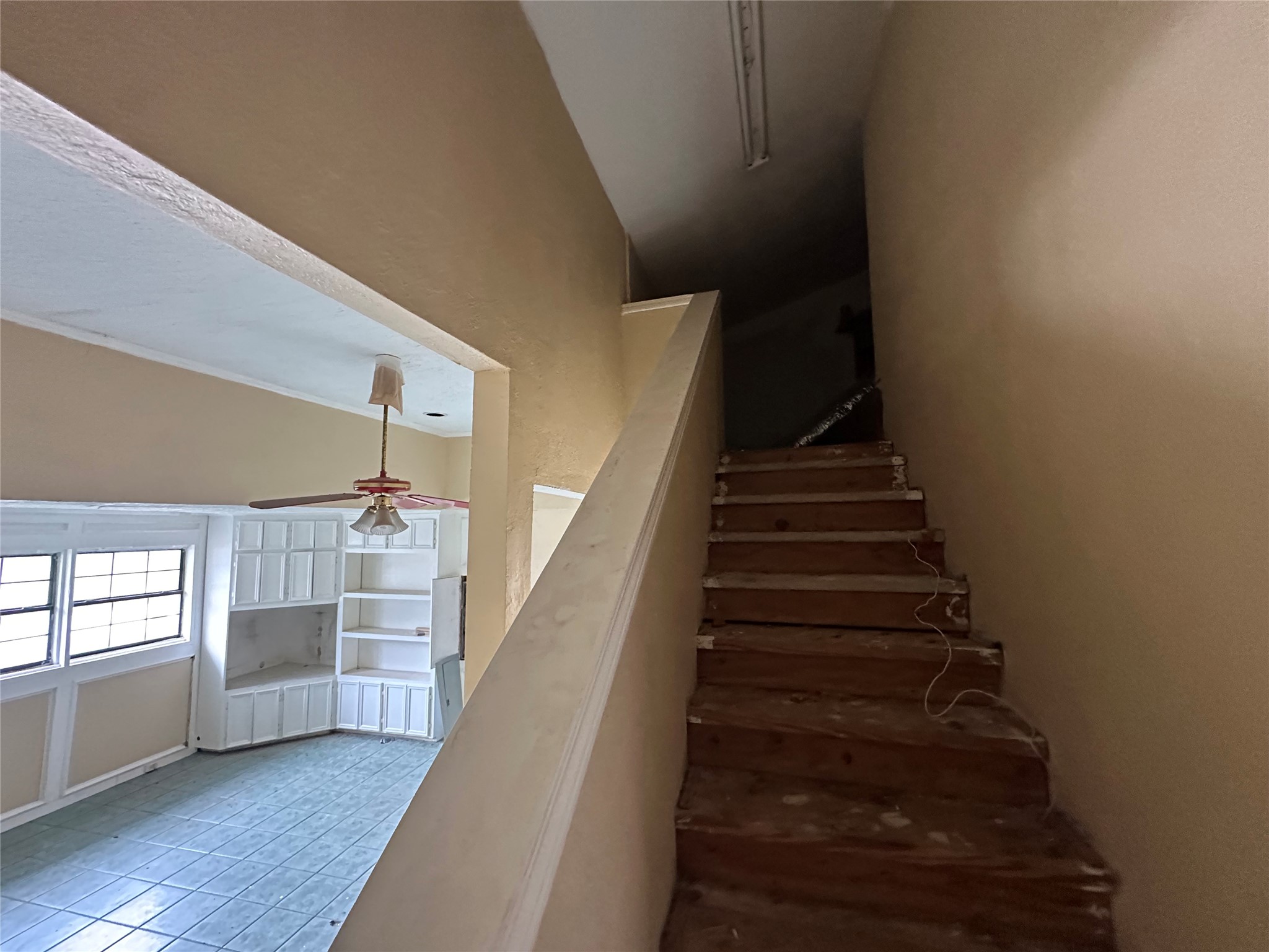 6121 Grace Lane Houston, TX 77021 - Photo 14 of 35 a view of entryway and hall with wooden floor