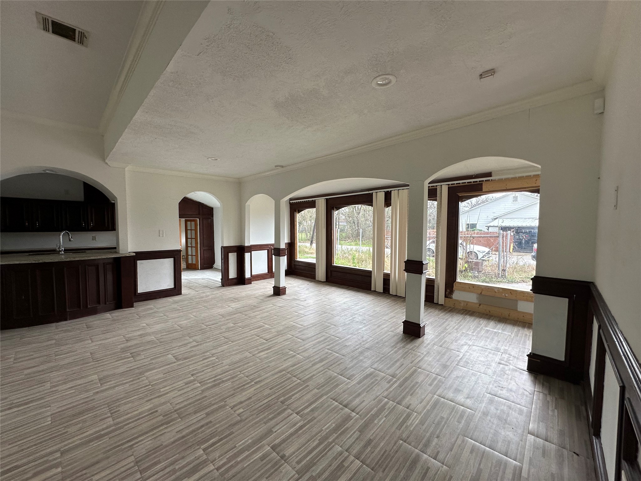 6121 Grace Lane Houston, TX 77021 - Photo 23 of 35 a view of empty room with a fireplace