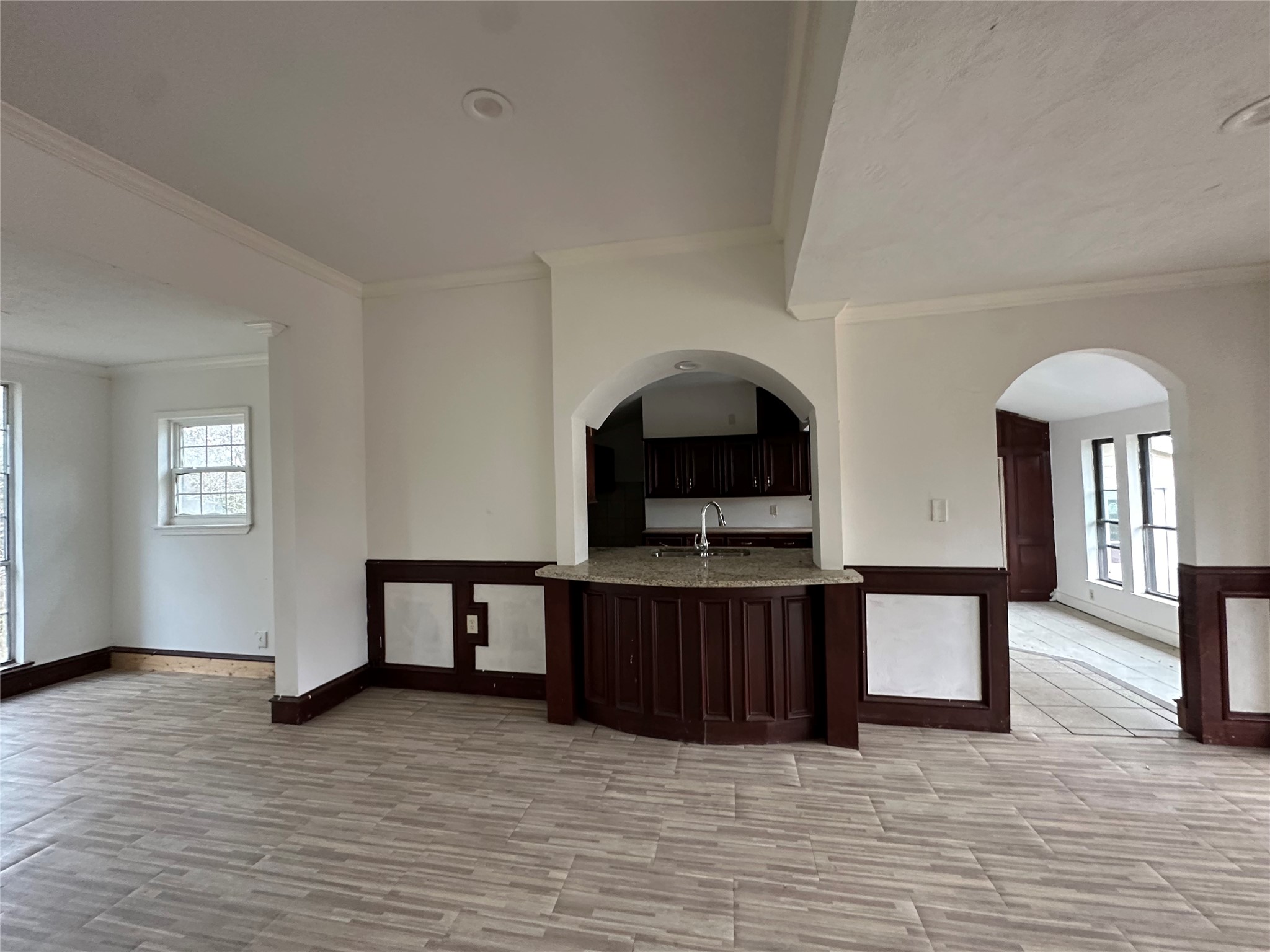 6121 Grace Lane Houston, TX 77021 - Photo 25 of 35 a view of living room with furniture and window
