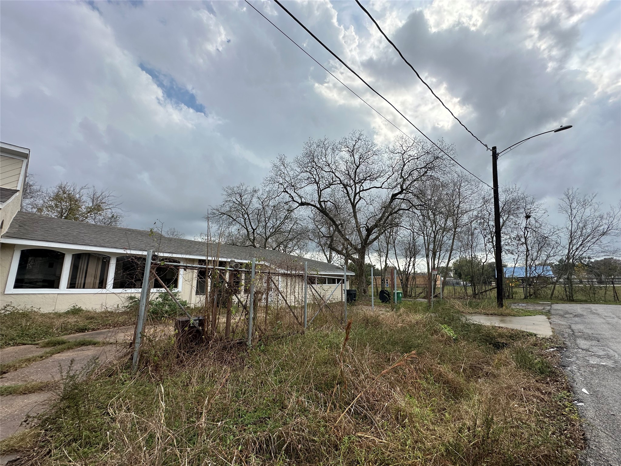 6121 Grace Lane Houston, TX 77021 - Photo 6 of 35 a view of house with outdoor space