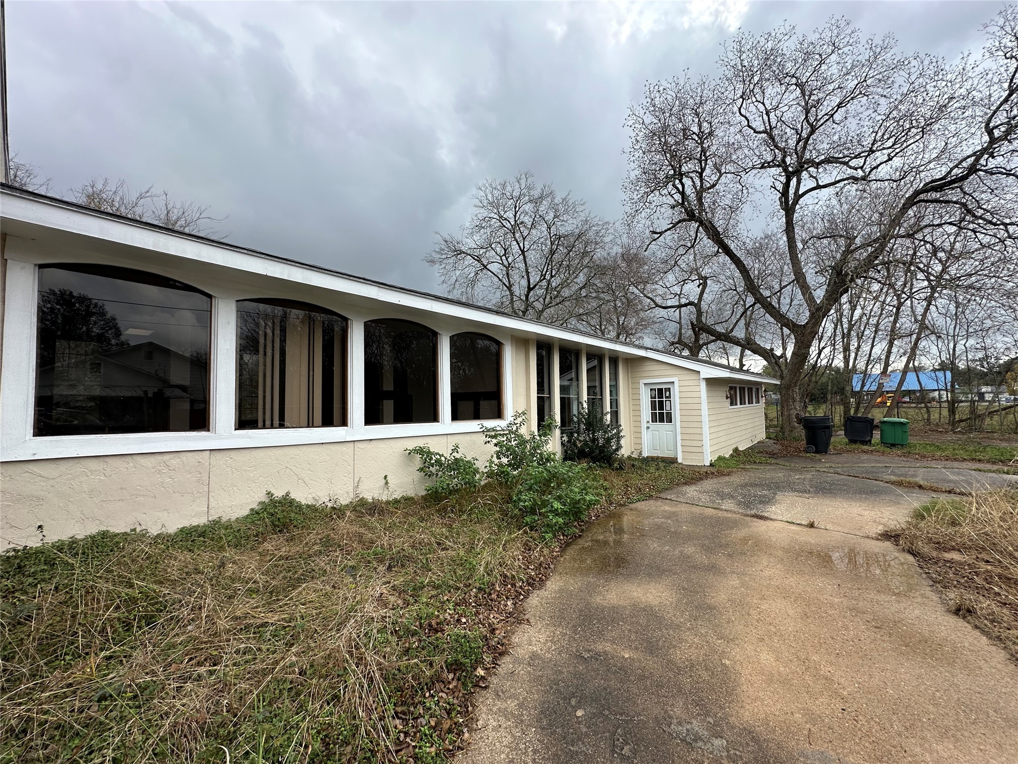6121 Grace Lane Houston, TX 77021 - Photo 7 of 35 a view of house with trees in the background