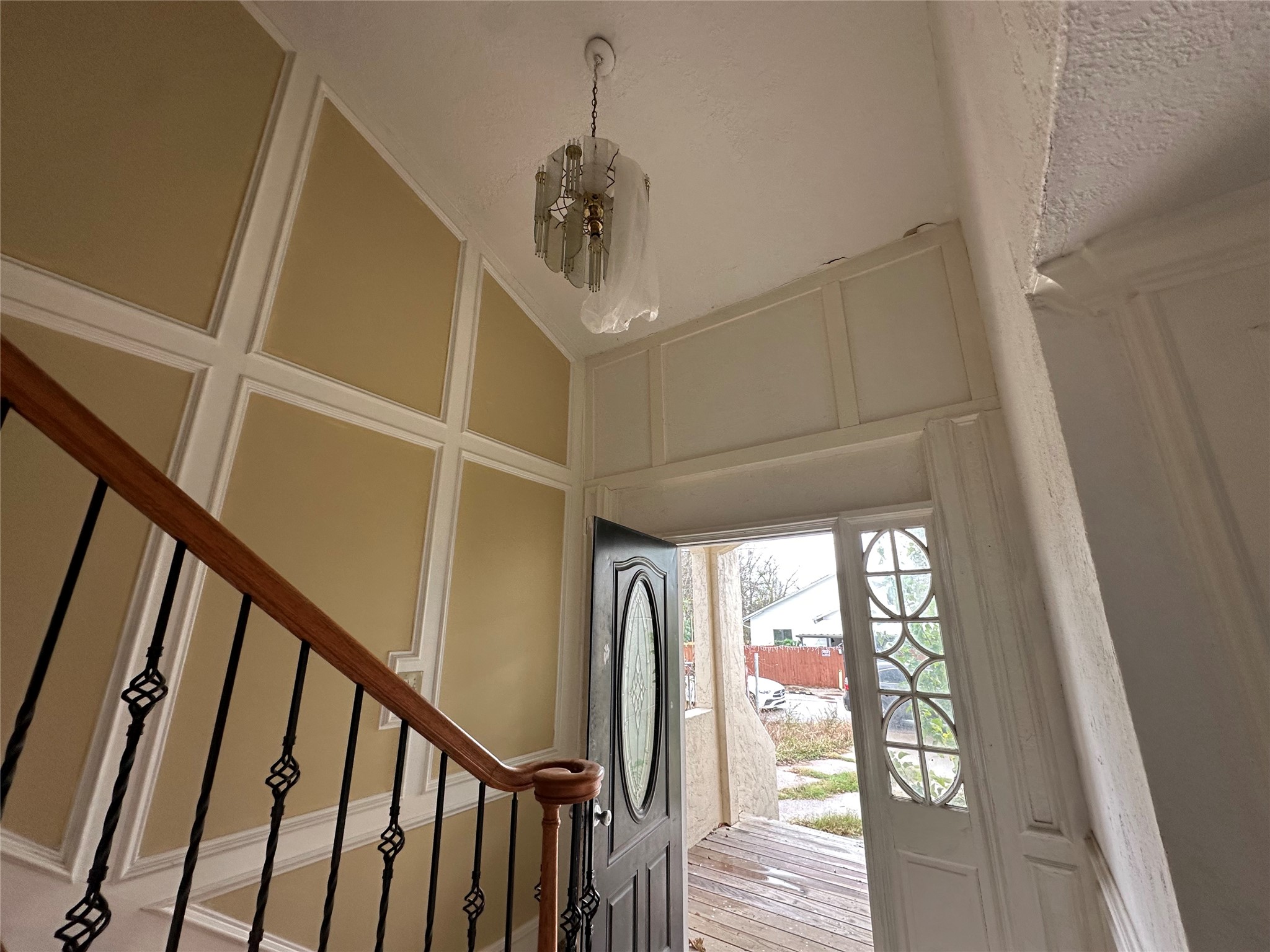 6121 Grace Lane Houston, TX 77021 - Photo 8 of 35 a view of entryway