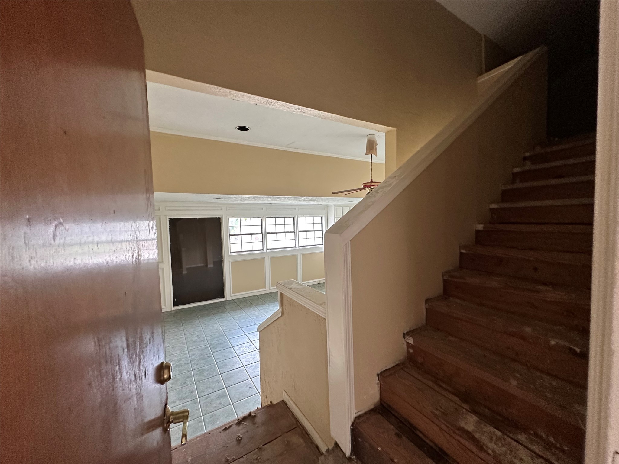 6121 Grace Lane Houston, TX 77021 - Photo 9 of 35 a view of entryway and hall