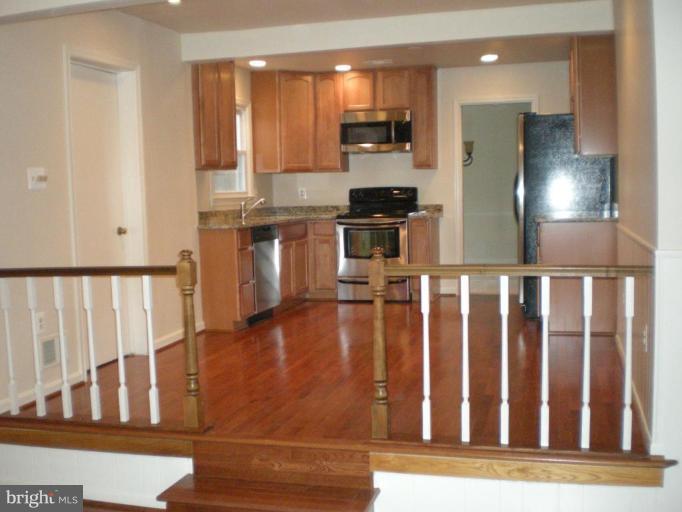 7920 Laural Valley Way Springfield, VA 22153 - Photo 2 of 23 Kitchen