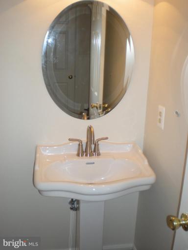 7920 Laural Valley Way Springfield, VA 22153 - Photo 7 of 23 Half Bath 1