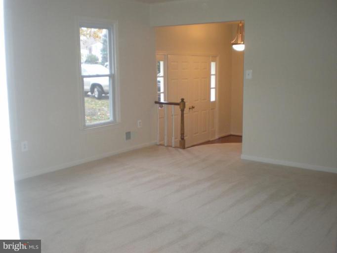 7920 Laural Valley Way Springfield, VA 22153 - Photo 10 of 23 Living Room