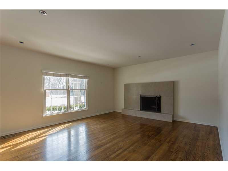 728 Round Hill Road Indianapolis, IN 46260 - Photo 11 of 24 Gallery Image 11