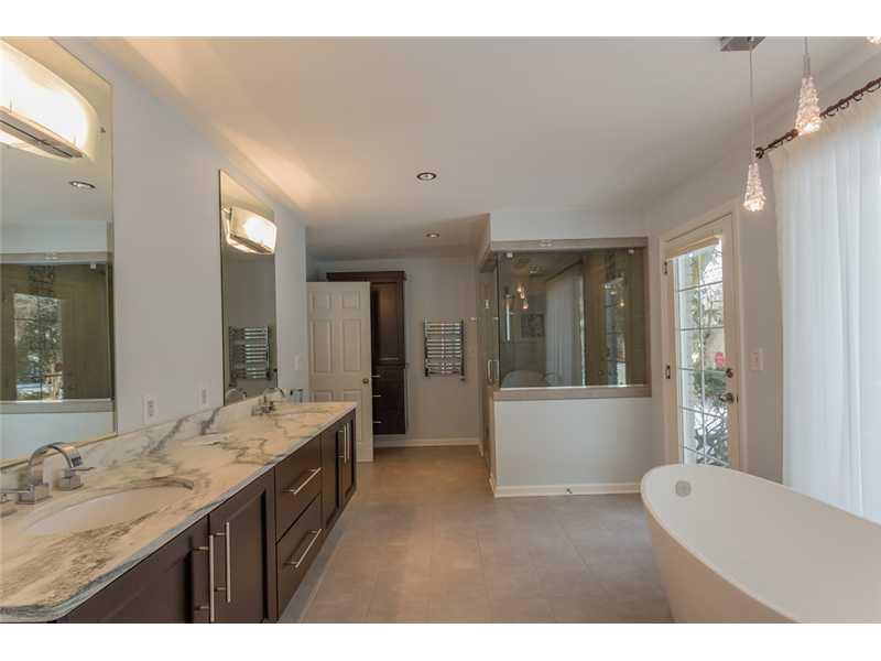 728 Round Hill Road Indianapolis, IN 46260 - Photo 14 of 24 Gallery Image 14