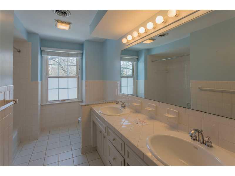 728 Round Hill Road Indianapolis, IN 46260 - Photo 22 of 24 Gallery Image 22
