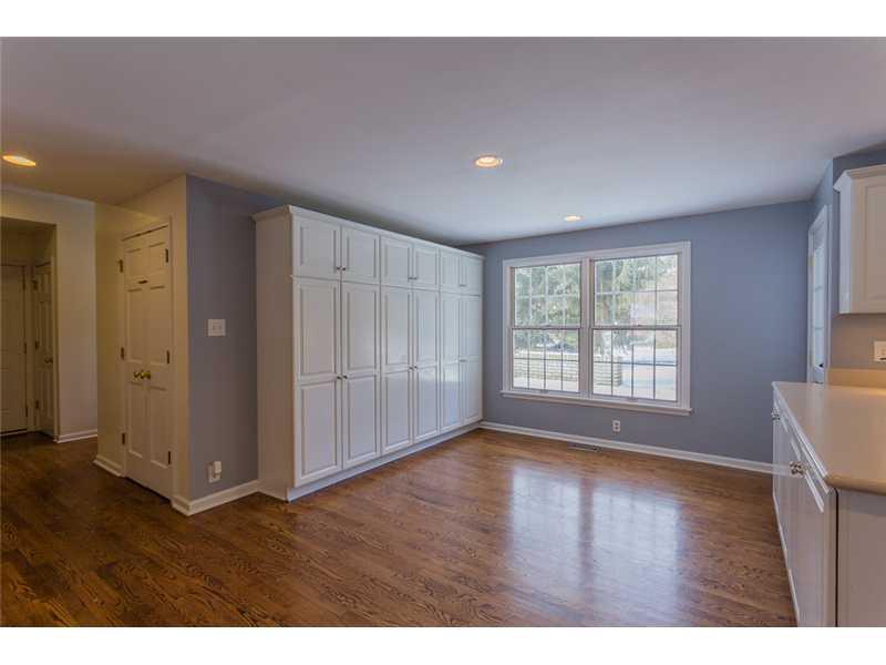 728 Round Hill Road Indianapolis, IN 46260 - Photo 3 of 24 Gallery Image 3