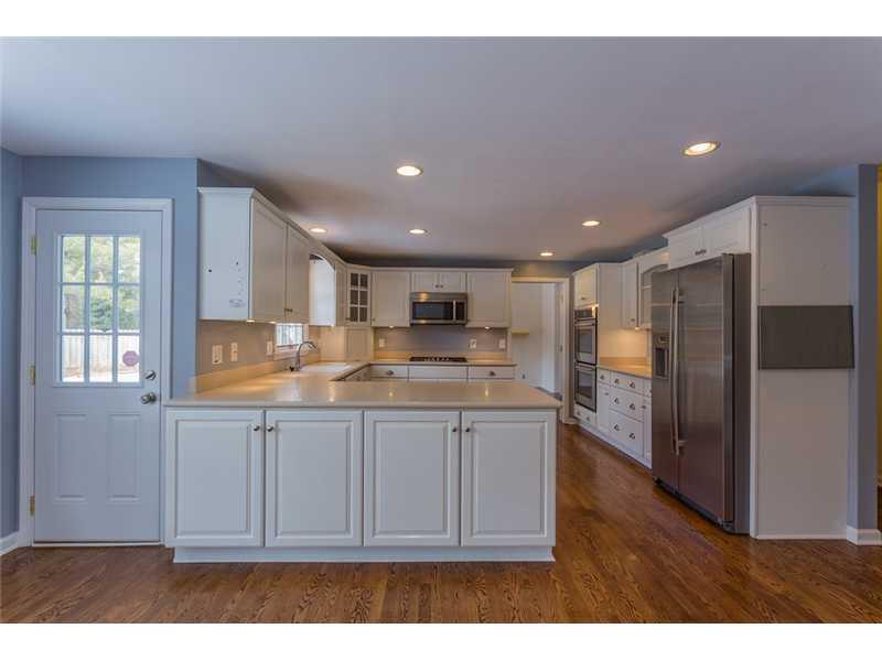 728 Round Hill Road Indianapolis, IN 46260 - Photo 4 of 24 Gallery Image 4