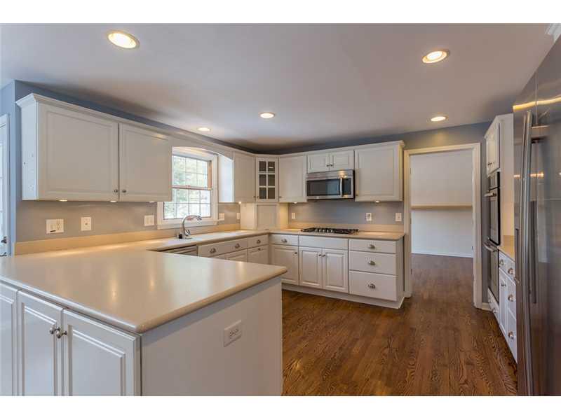728 Round Hill Road Indianapolis, IN 46260 - Photo 5 of 24 Gallery Image 5