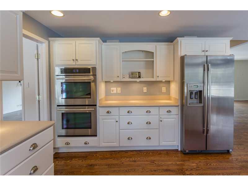 728 Round Hill Road Indianapolis, IN 46260 - Photo 7 of 24 Gallery Image 7