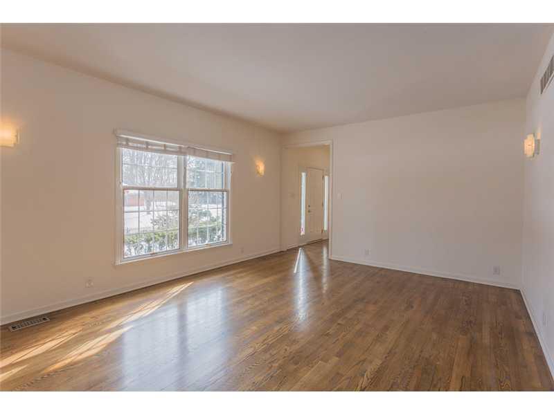 728 Round Hill Road Indianapolis, IN 46260 - Photo 10 of 24 Gallery Image 10