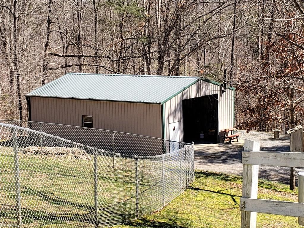2045 Ray Loop Road Westfield, NC 27053 - Photo 5 of 30 Gallery Image 5