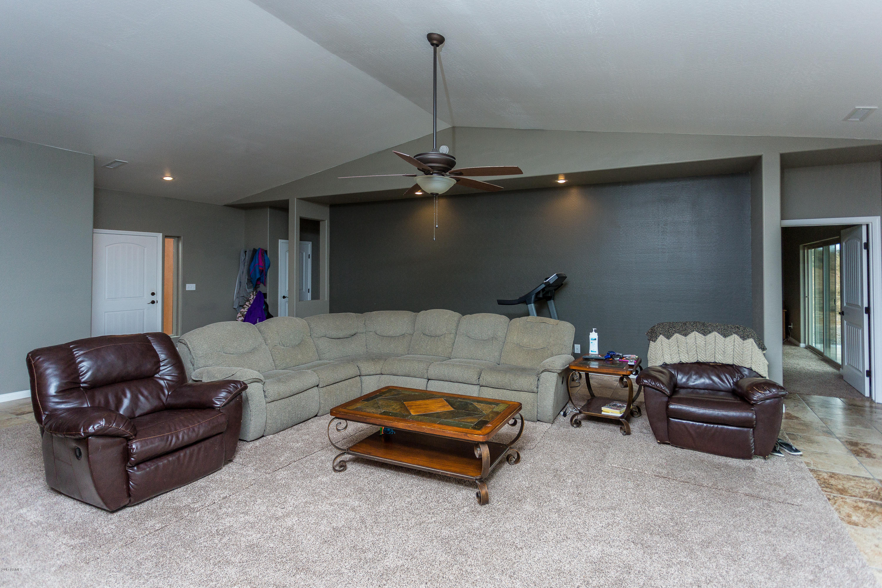 10690 Powerline Road Dewey, AZ 86327 - Photo 9 of 24 009_Living Room