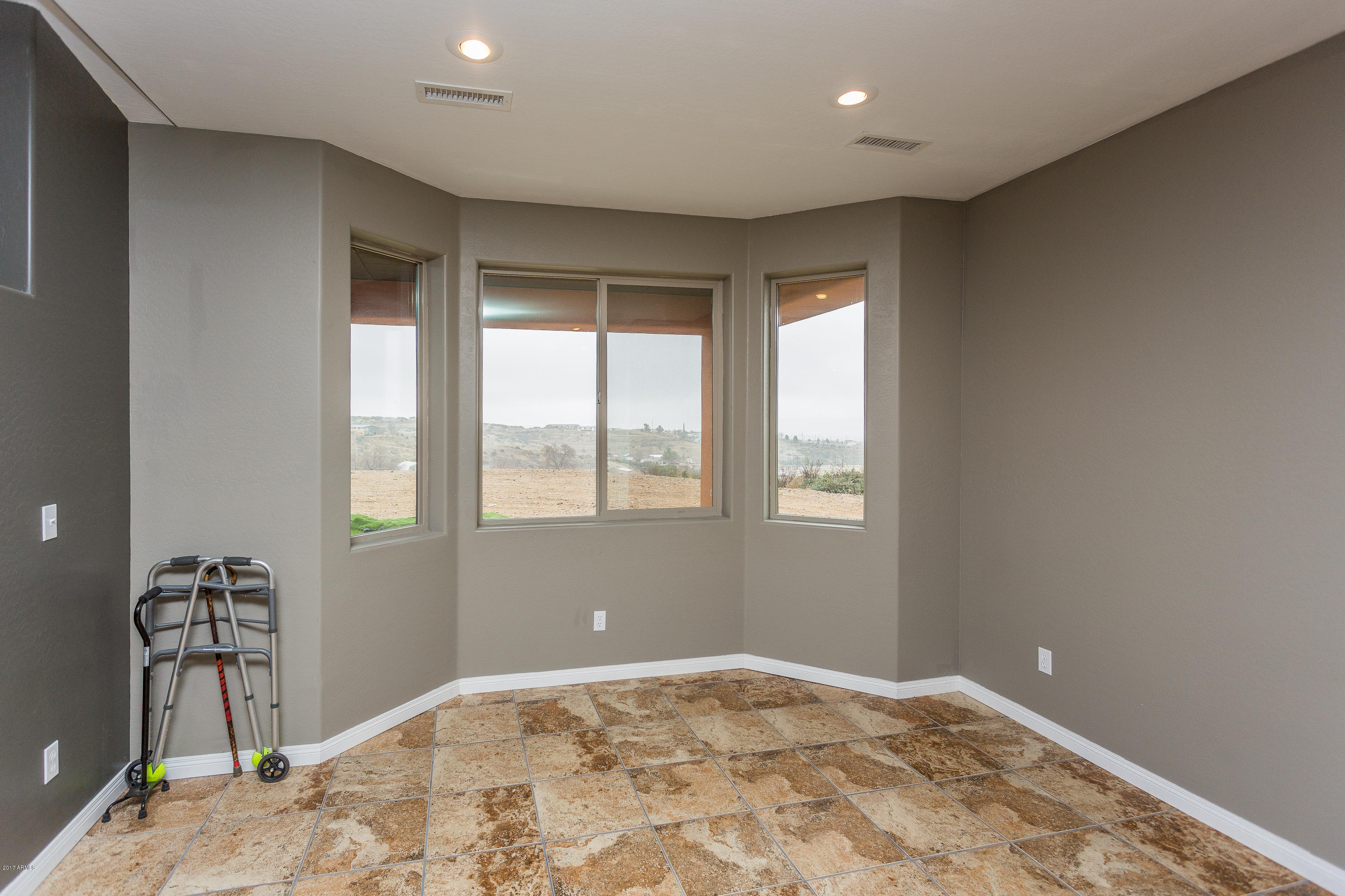 10690 Powerline Road Dewey, AZ 86327 - Photo 10 of 24 010_Dining Room