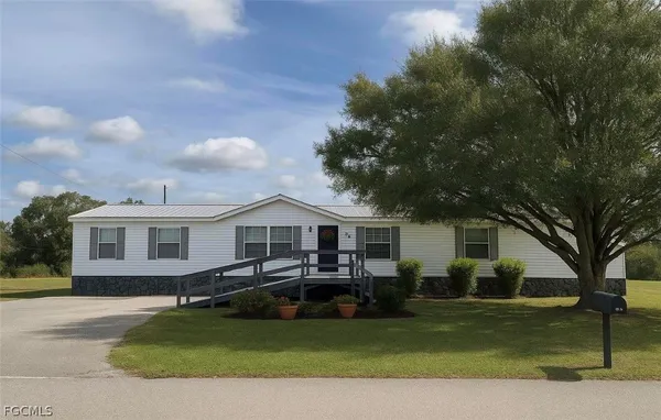 $325,000 | 1086 Pine Avenue, Moore Haven, FL 33471