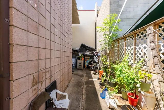 a view of a pathway of a building