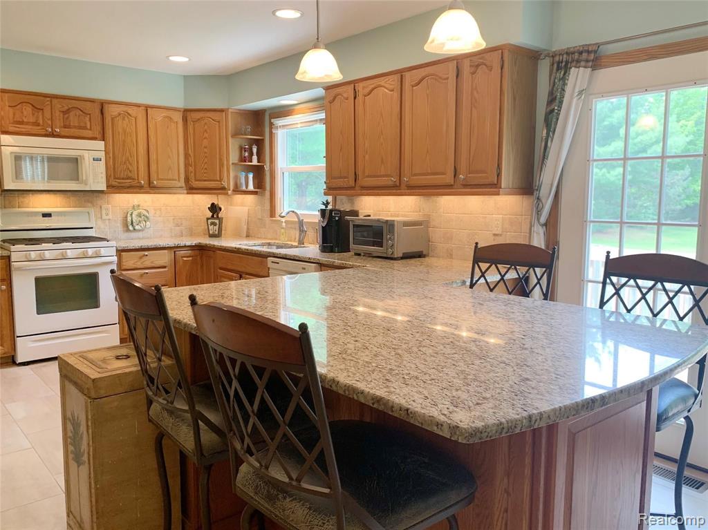 2525 Texter Road Leonard, MI 48367 - Photo 5 of 26