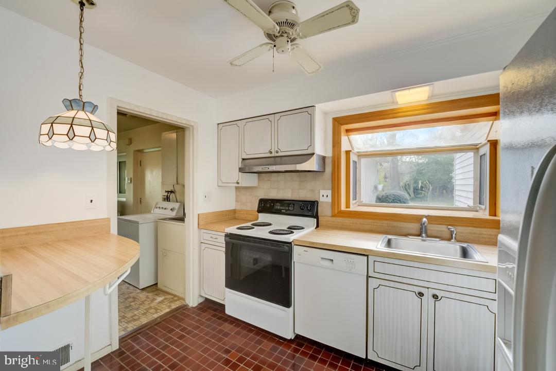 7310 Axton Street Springfield, VA 22151 - Photo 4 of 28