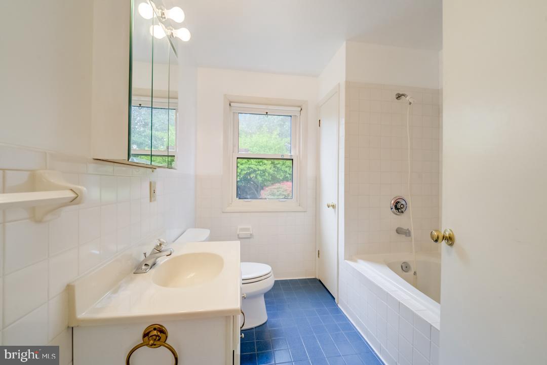 7310 Axton Street Springfield, VA 22151 - Photo 6 of 28