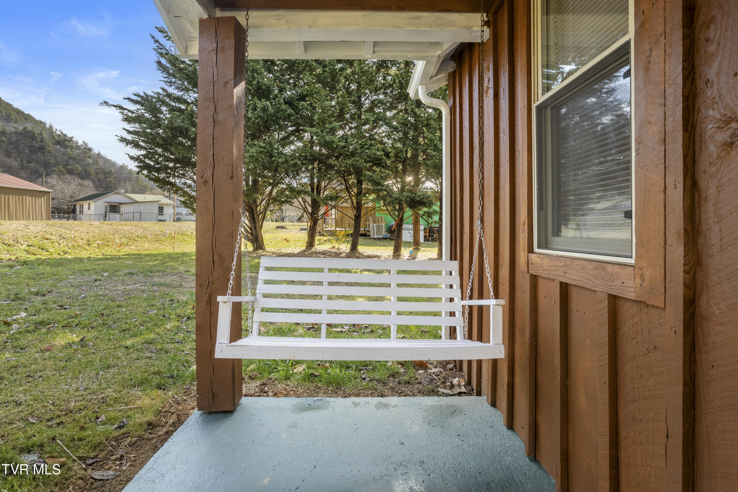 338 Whistlestop Road Damascus, VA 24236 - Photo 4 of 44 177A0028-HDR_1