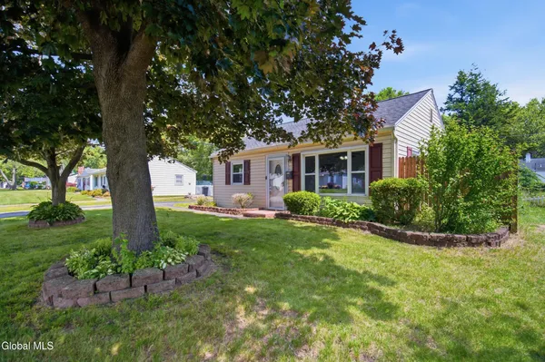$289,900 | 9 Mayhall Street, Colonie, NY 12205