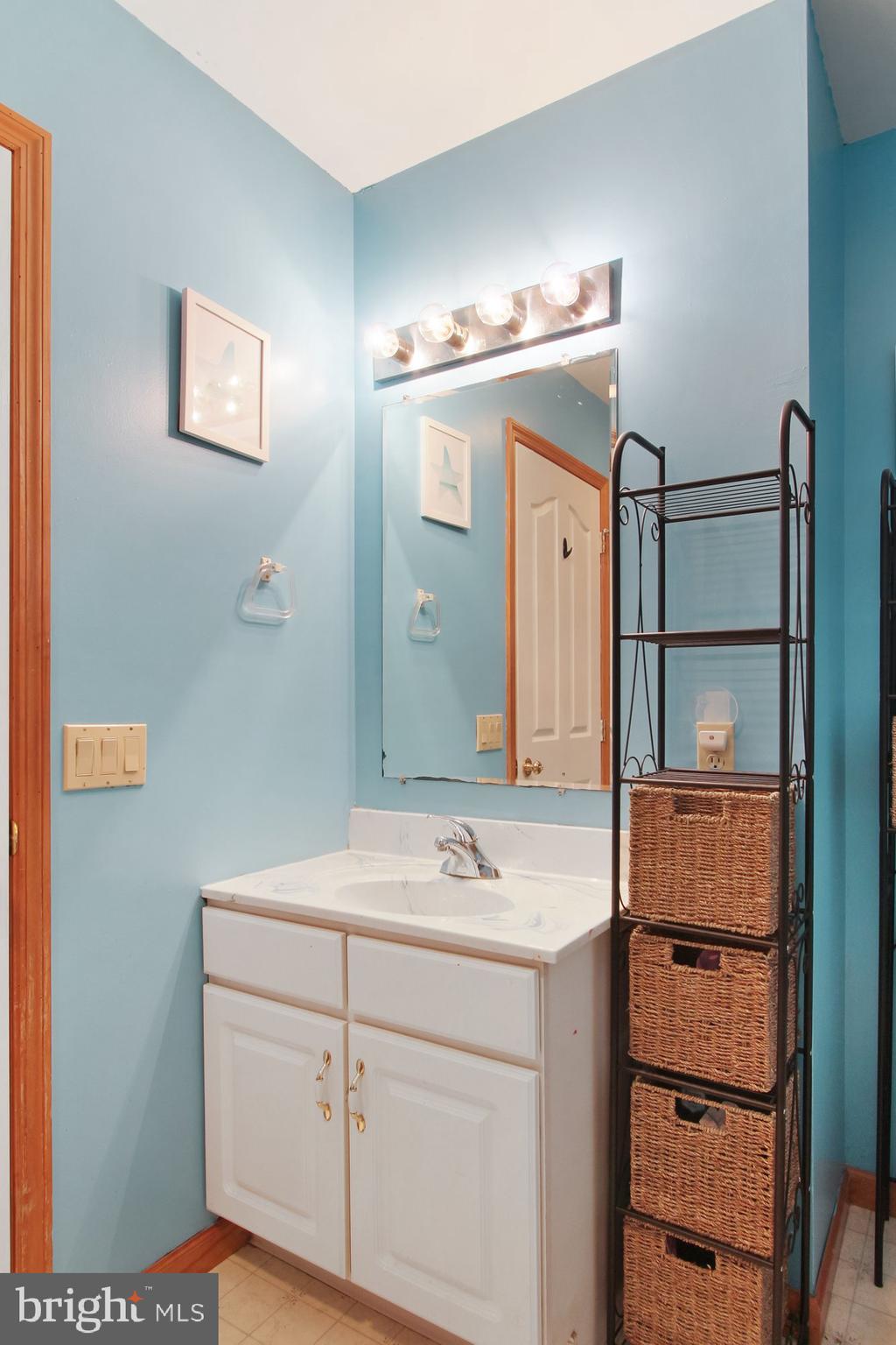 60 Evans Road Kutztown, PA 19530 - Photo 12 of 27 Full Bathroom 3