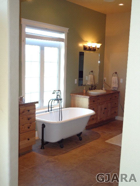 1427 19 Road Fruita, CO 81521 - Photo 21 of 23 a spacious bathroom with a bathtub sink and mirror