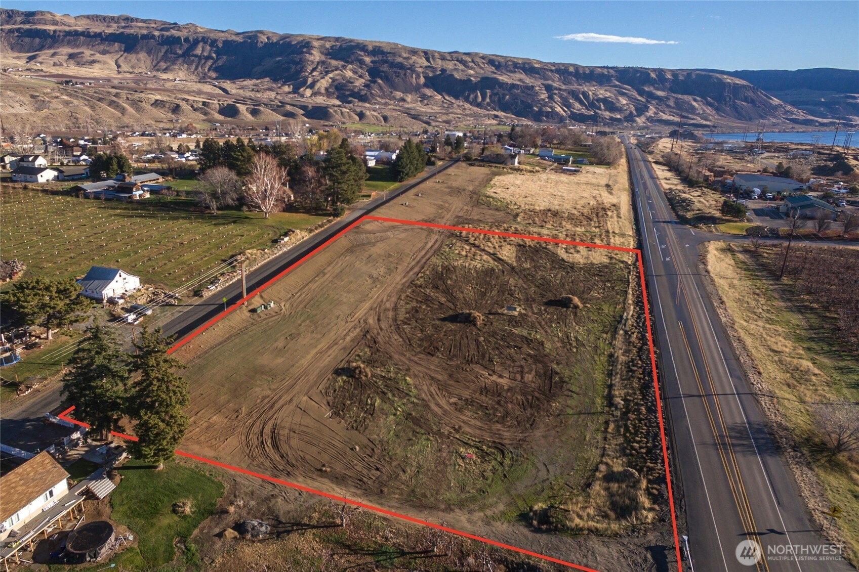 0 Riverside Drive Rock Island, WA 98850 - Photo 2 of 31 a view of a lake