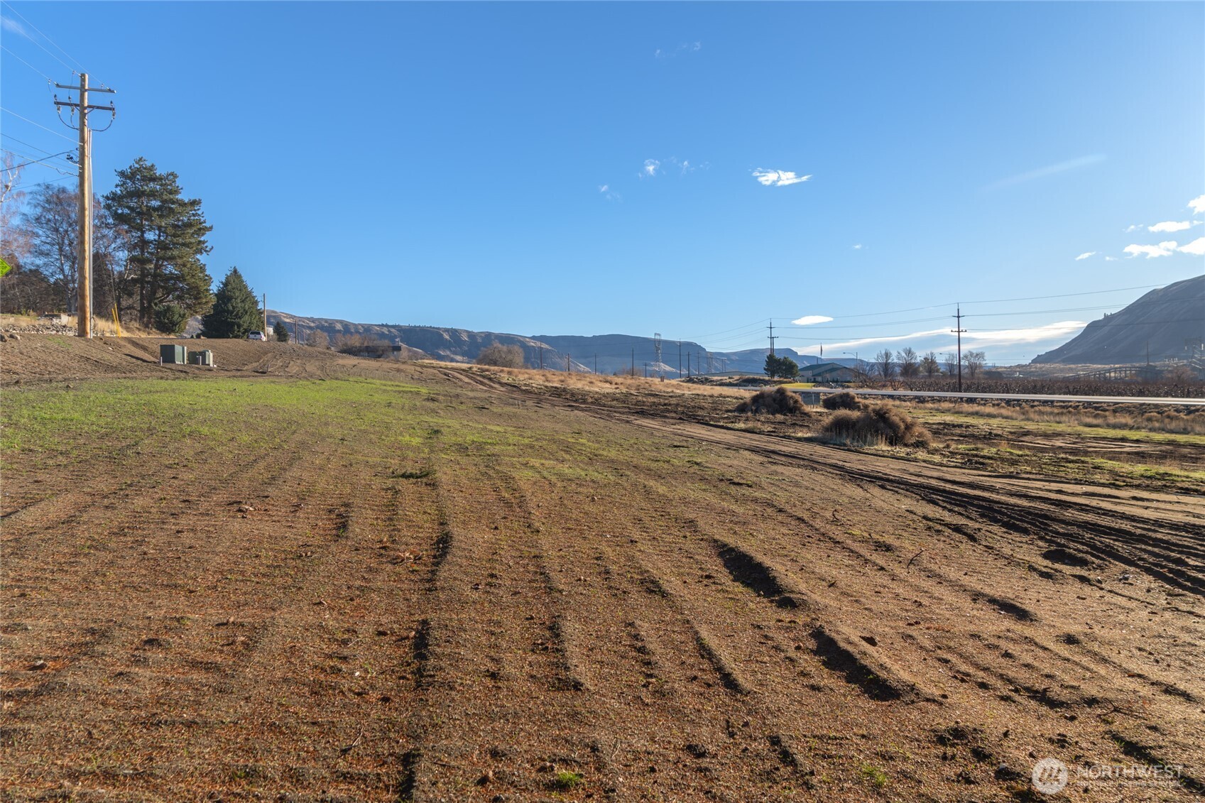 0 Riverside Drive Rock Island, WA 98850 - Photo 22 of 31 a view of an ocean beach and mountain view