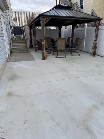 a view of entryway with an outdoor space