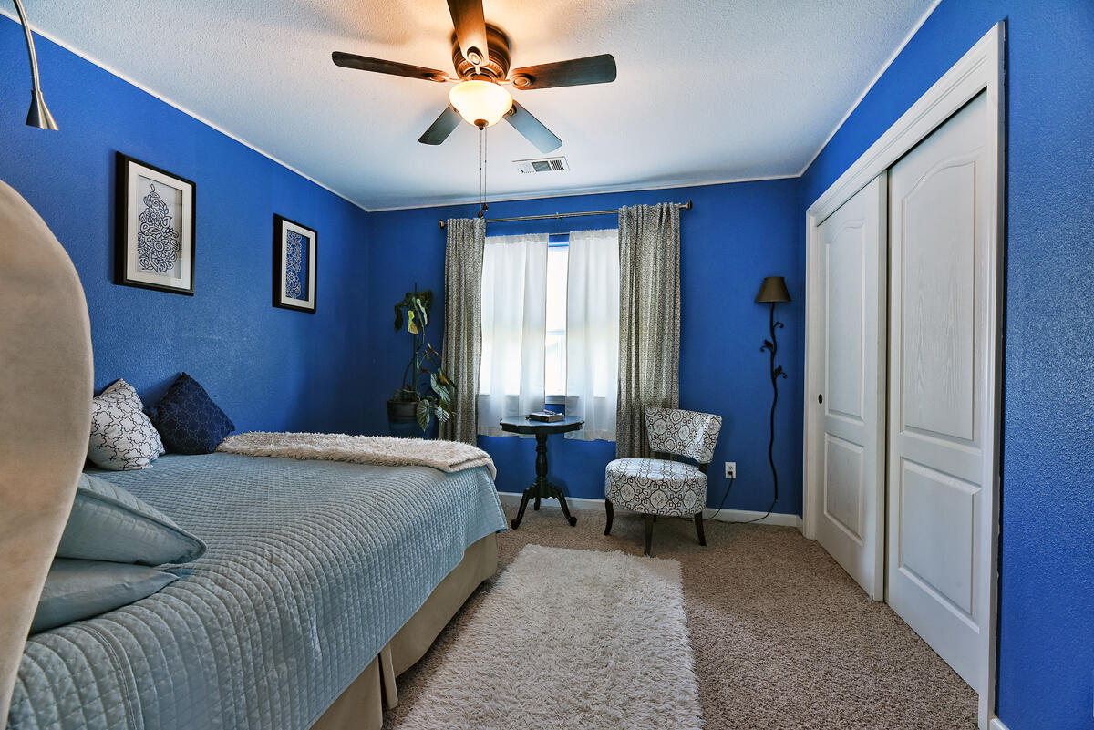 2110 Delta Waters Road Medford, OR 97504 - Photo 29 of 39 Guest Room 1