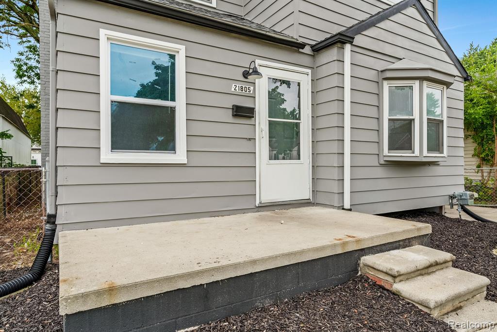 21805 Rausch Avenue Eastpointe, MI 48021 - Photo 7 of 33