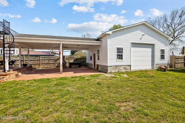 $450,000 | 116 West Jones Street, Trenton, NC 28585