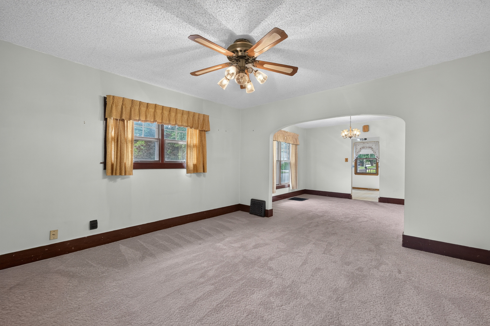 803 North 9th Street DeKalb, IL 60115 - Photo 4 of 29