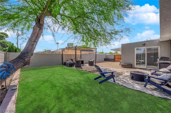 $3,200 | 942 Westminster Avenue, Las Vegas, NV 89119