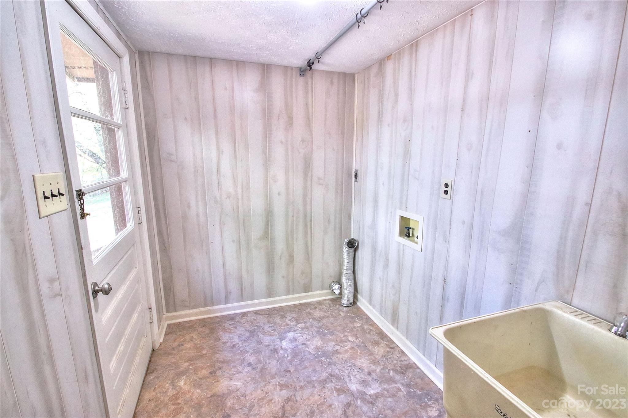 2872 Hyder Mountain Road Clyde, NC 28721 - Photo 14 of 29 a view of a bathroom with tub and shower curtain