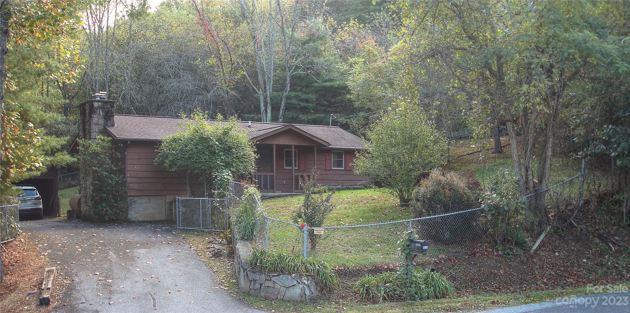 2872 Hyder Mountain Road Clyde, NC 28721 - Photo 3 of 29 a backyard of a house with lots of green space