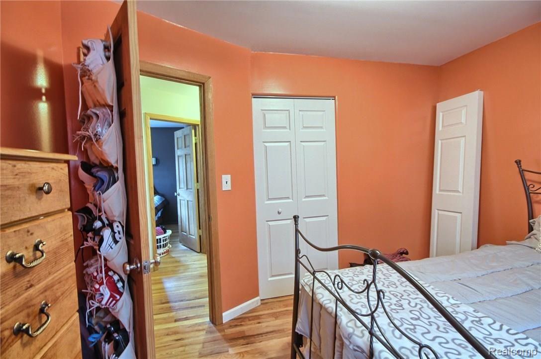 14752 Reeck Road Southgate, MI 48195 - Photo 16 of 29 3rd Bedroom 2nd View.jpg